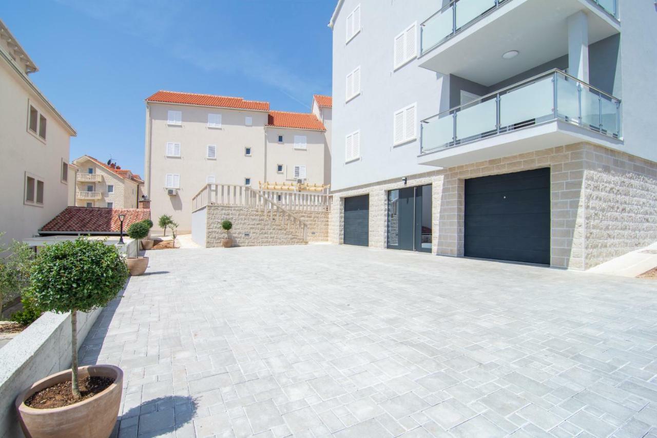 Apartments Sara Bol Exterior foto